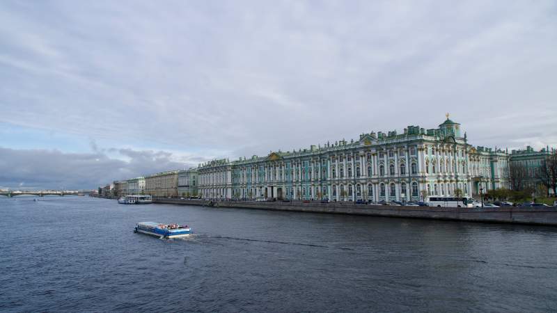 冬宫河畔侧影图片