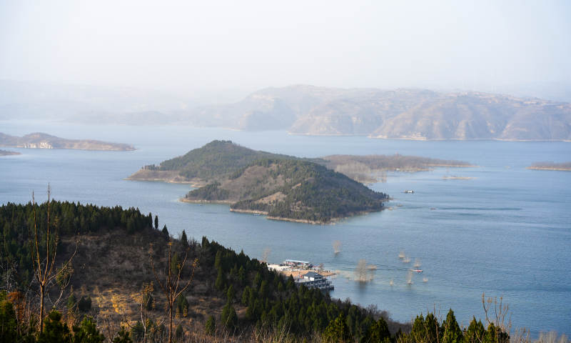 湖光山色 岛屿点缀图片