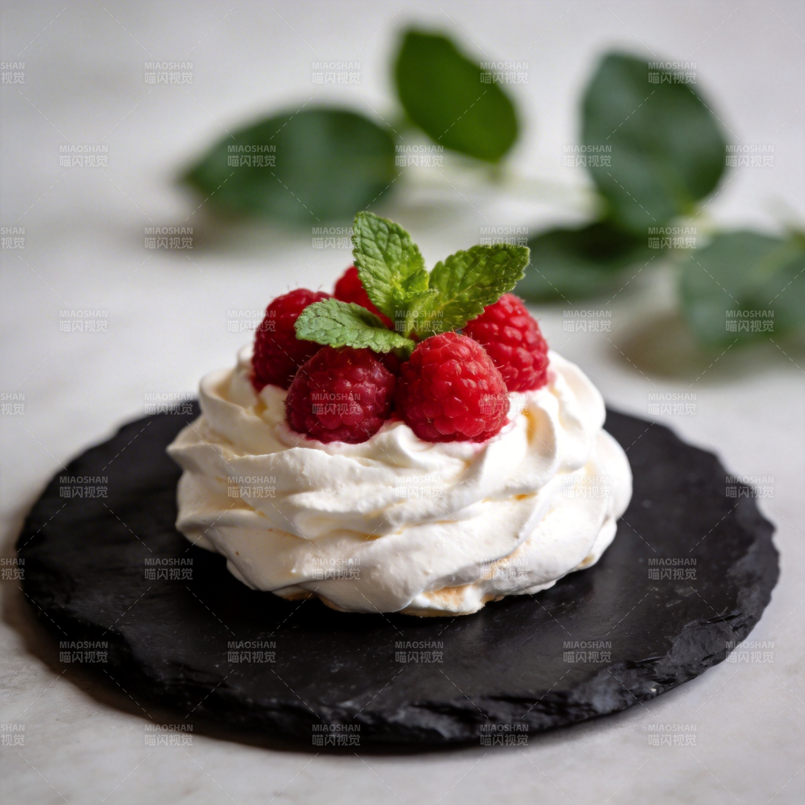 覆盆子奶油甜点图片