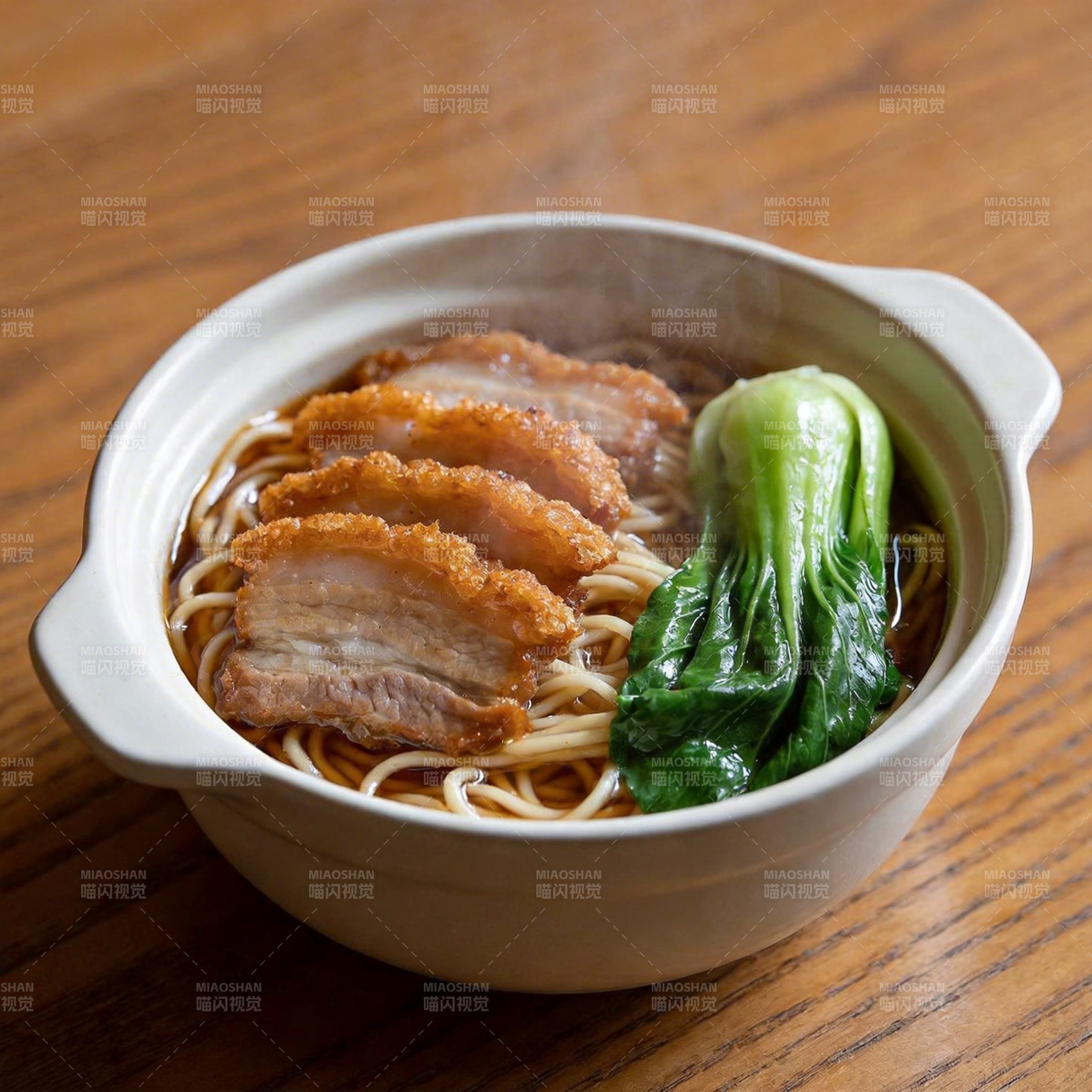 美味拉面配叉烧图片