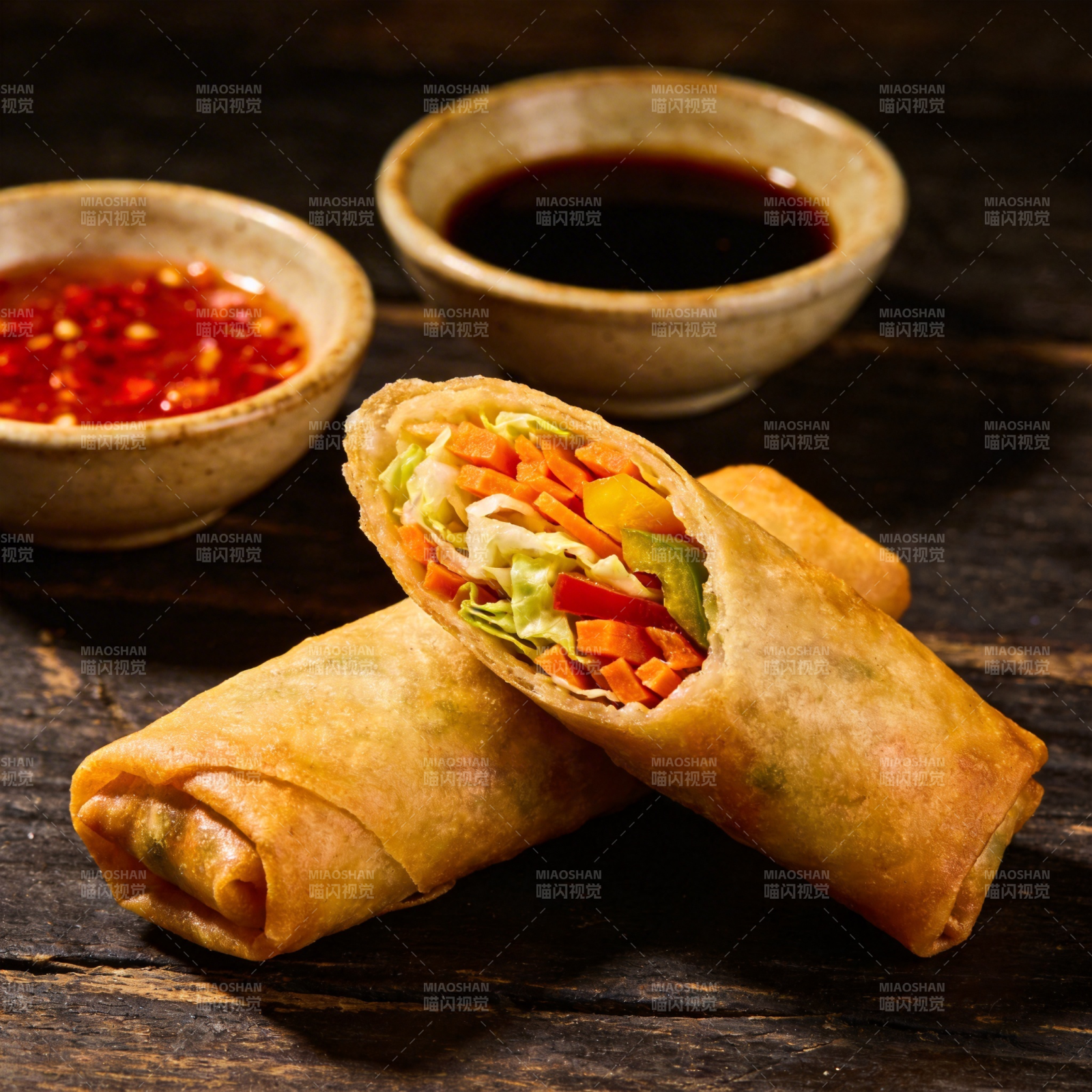 春卷配酱料图片