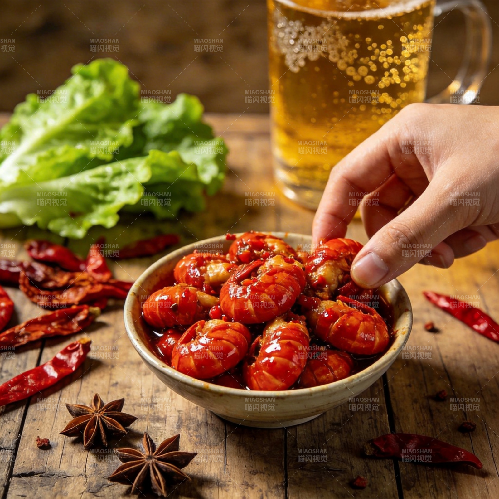麻辣小龙虾配啤酒图片