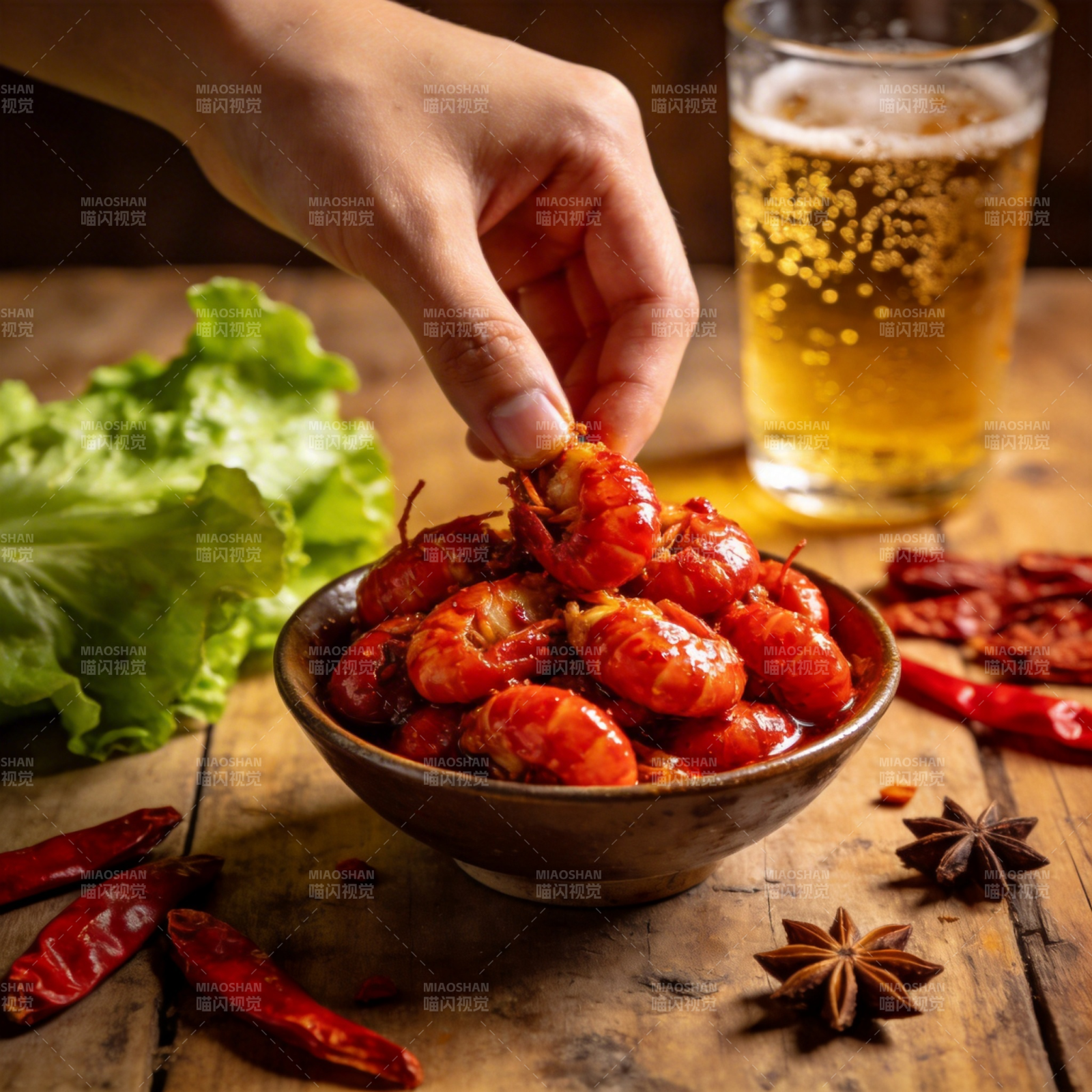 麻辣小龙虾配啤酒图片