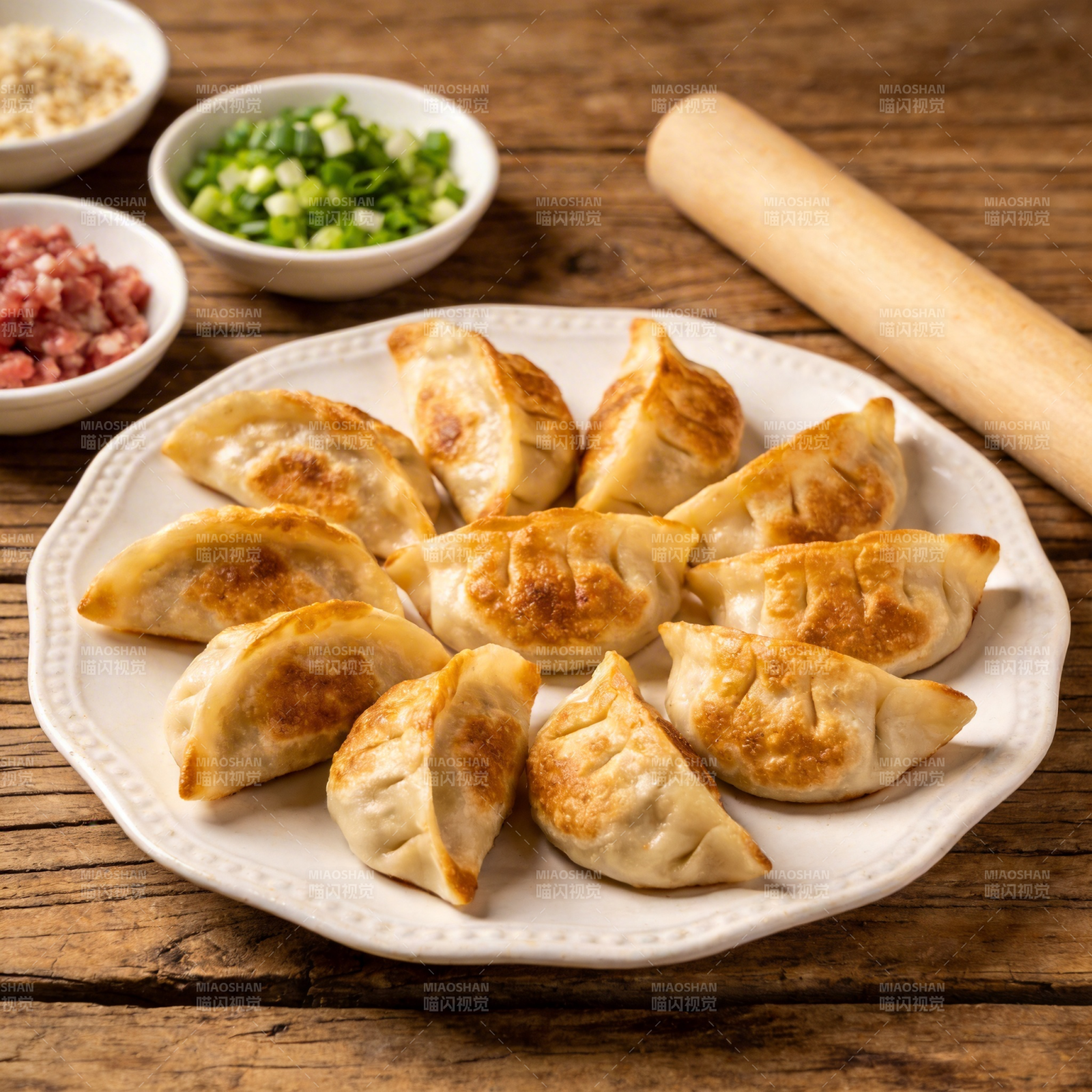 金黄煎饺配料齐全图片