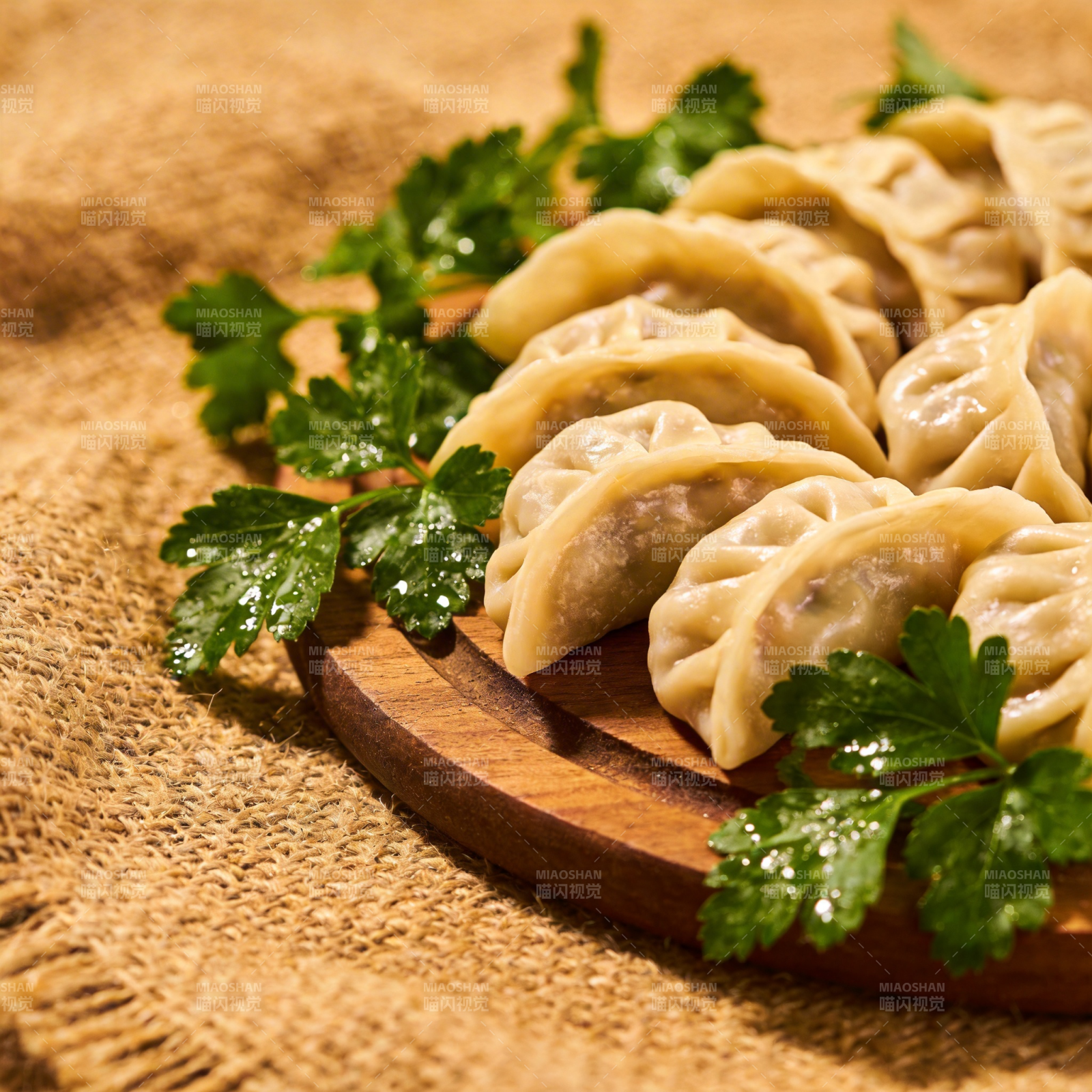 美味饺子配香菜图片