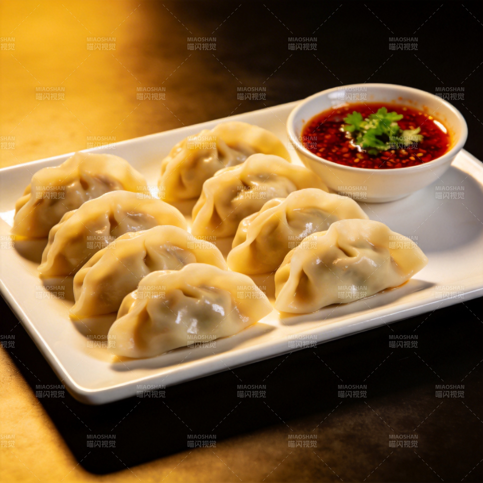 美味饺子配辣酱图片