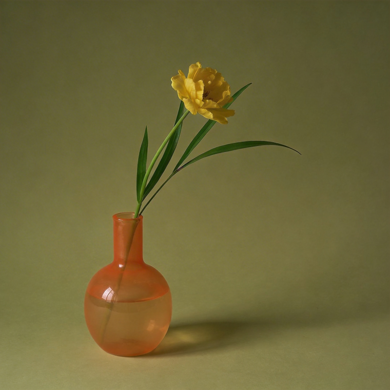 黄花橙瓶静谧美图片