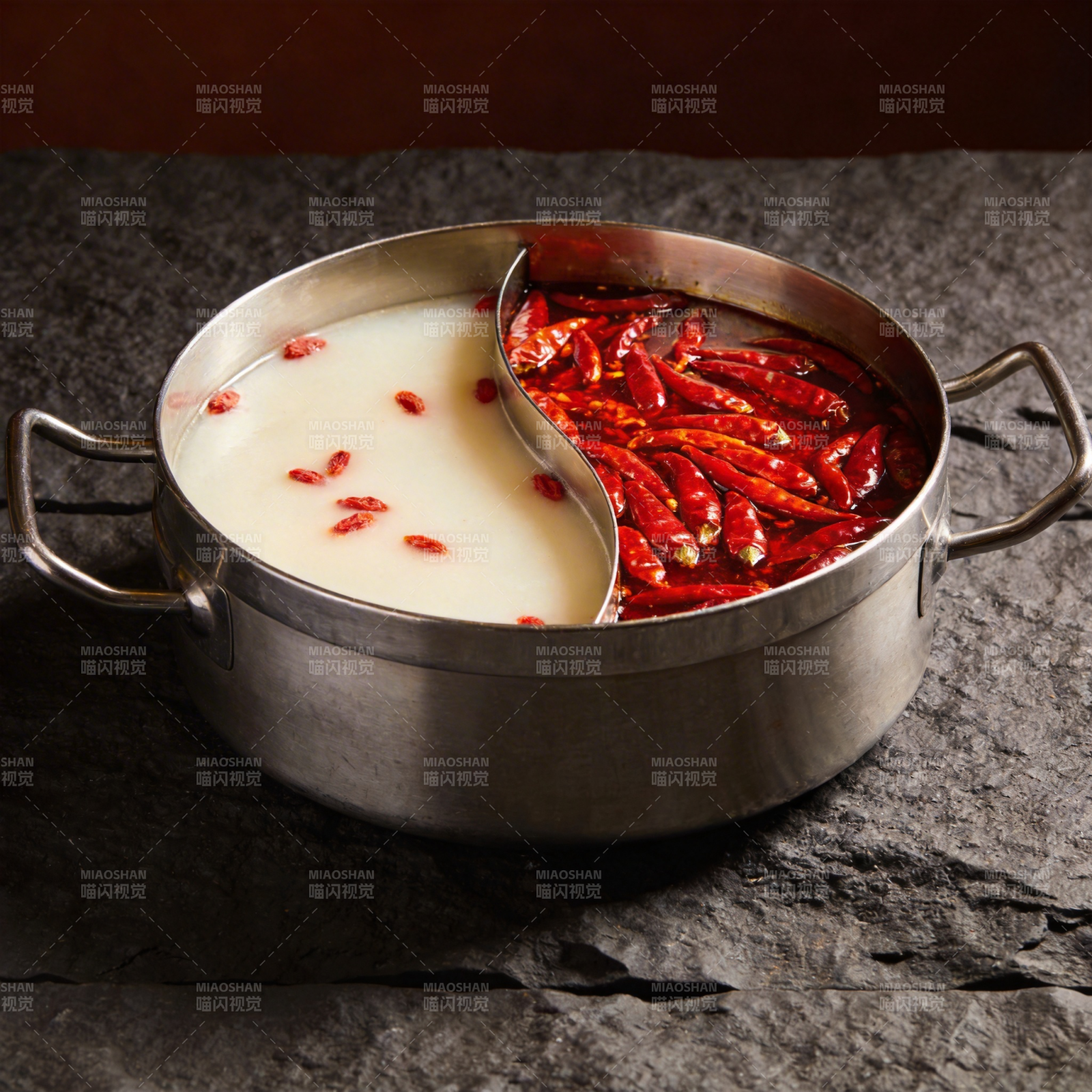 鸳鸯火锅 辣白分明图片