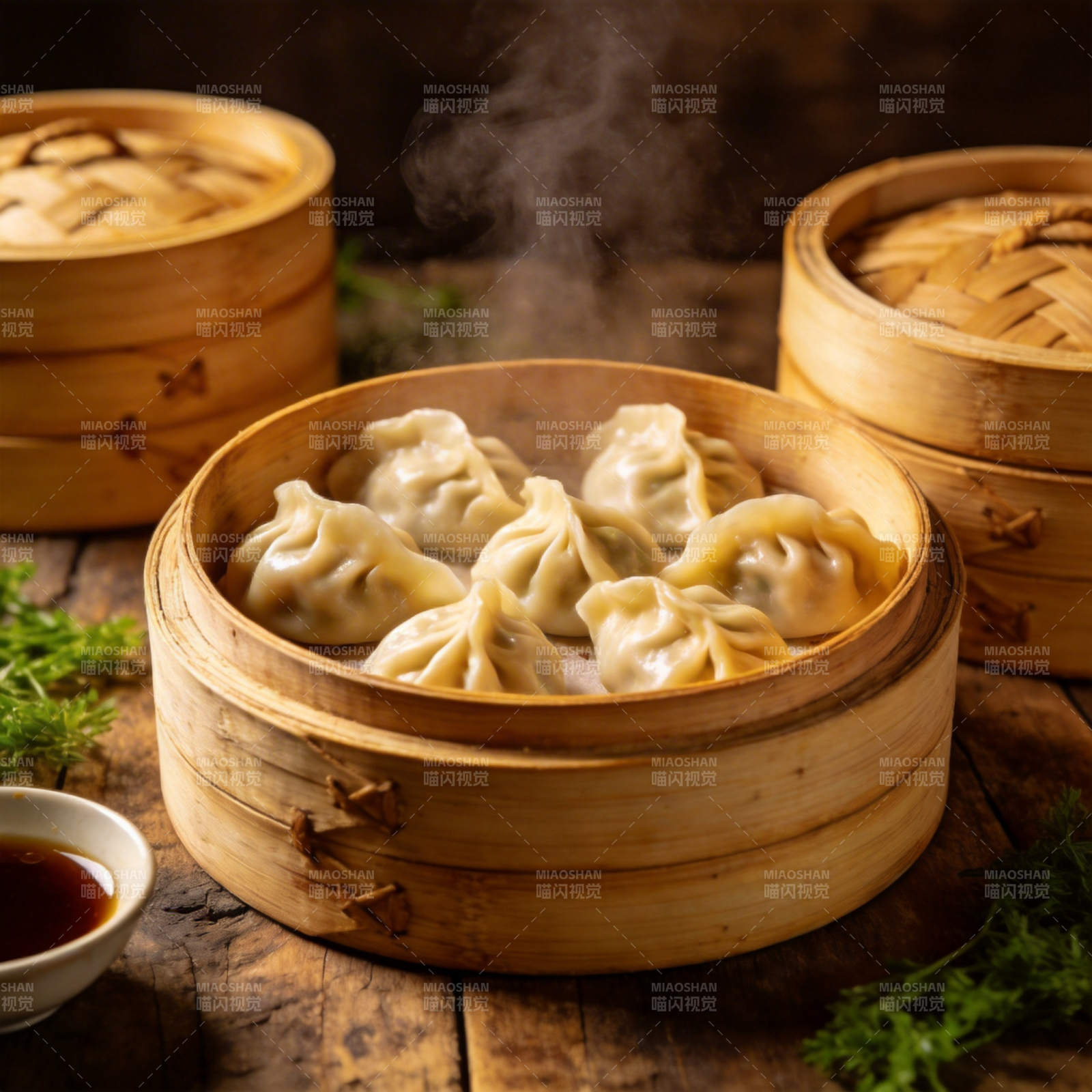 热气腾腾的蒸饺图片