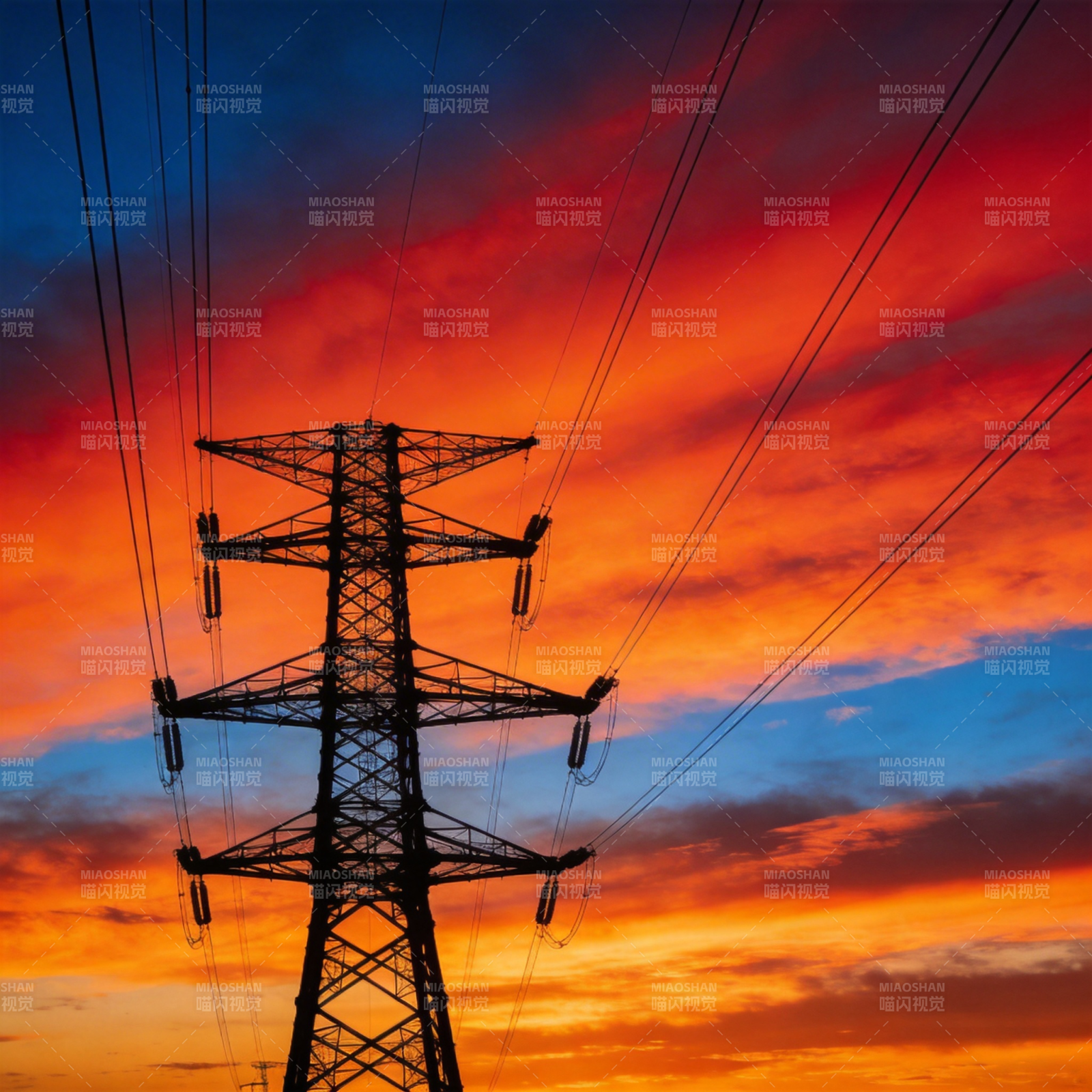 电塔剪影映晚霞图片