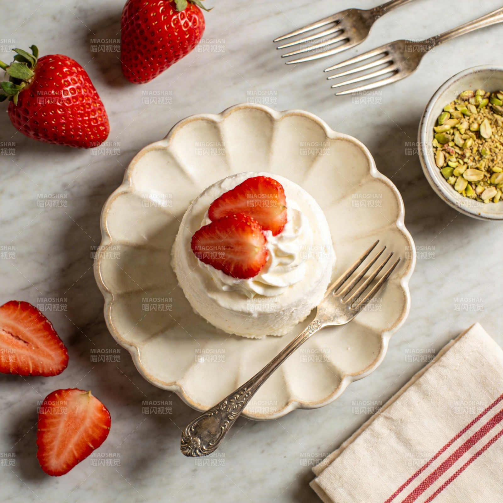 草莓奶油蛋糕图片