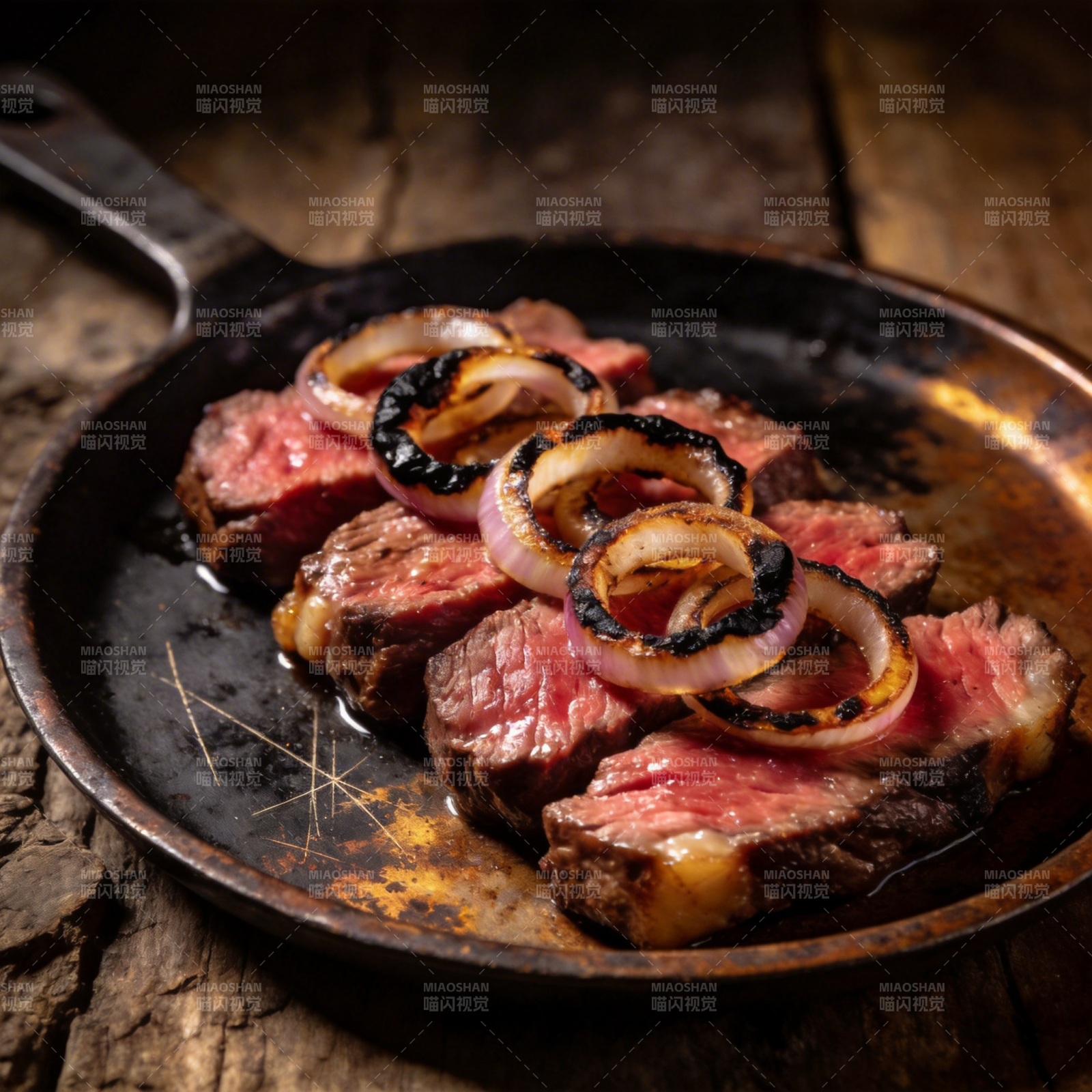 煎牛排配焦葱图片