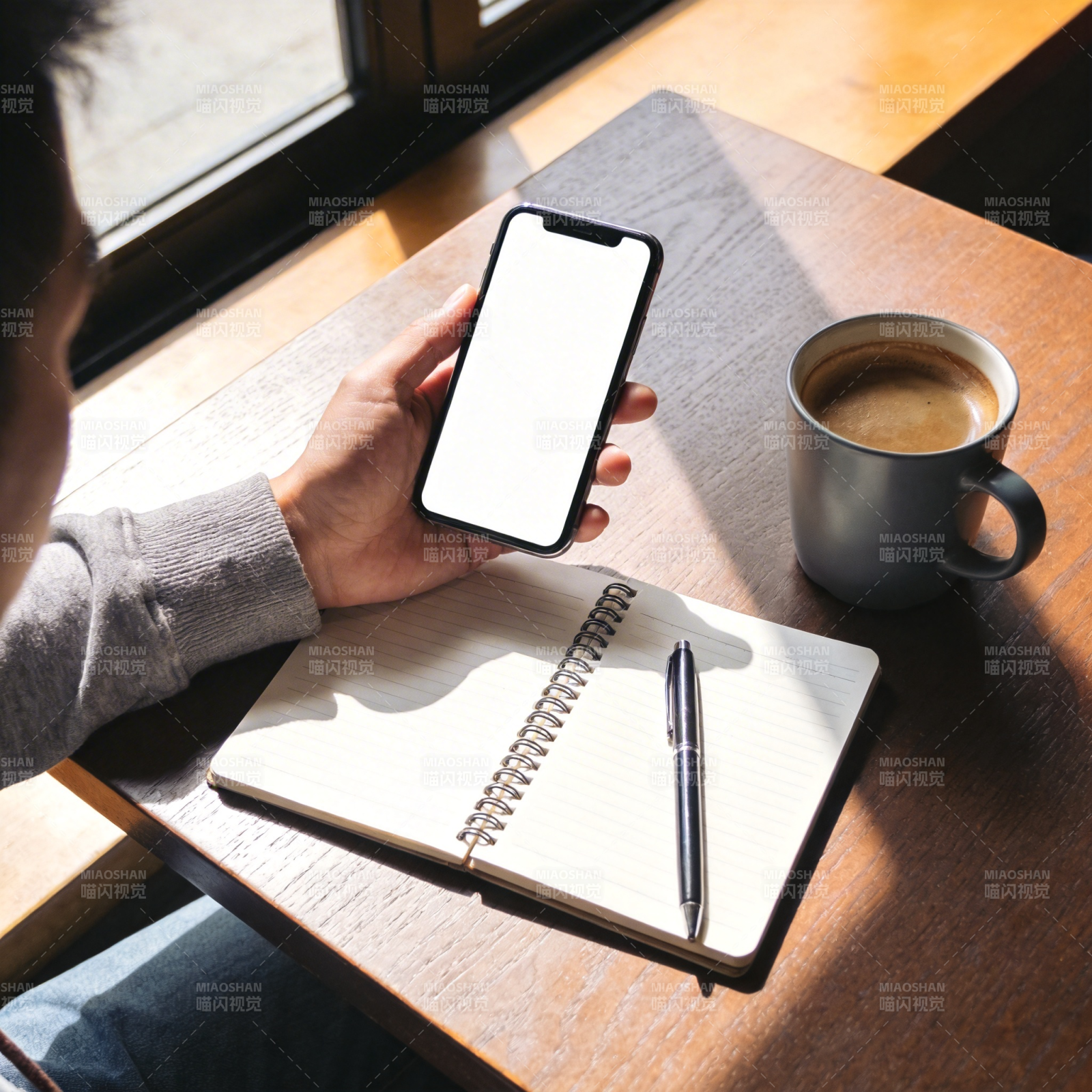 阳光下的咖啡时光图片