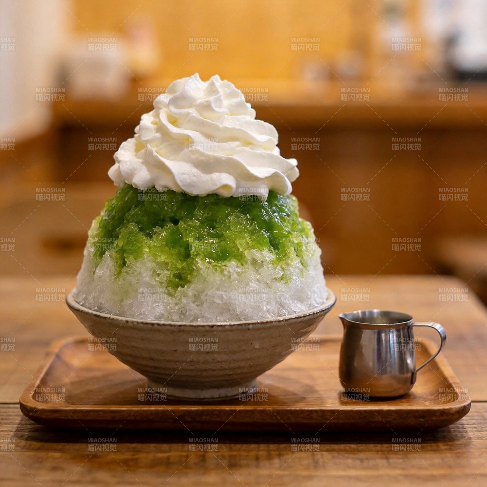 抹茶刨冰配奶油图片