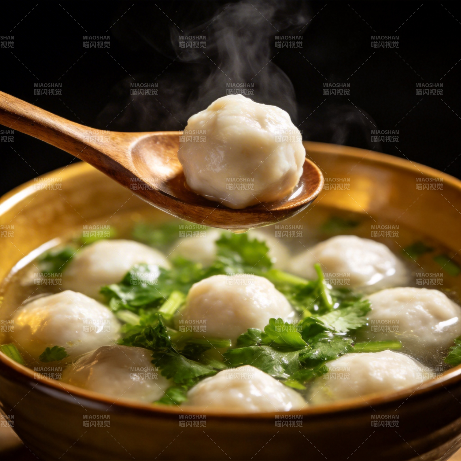 热气腾腾鱼丸汤图片