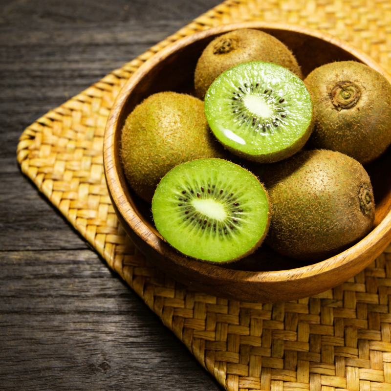 新鲜猕猴桃特写图片