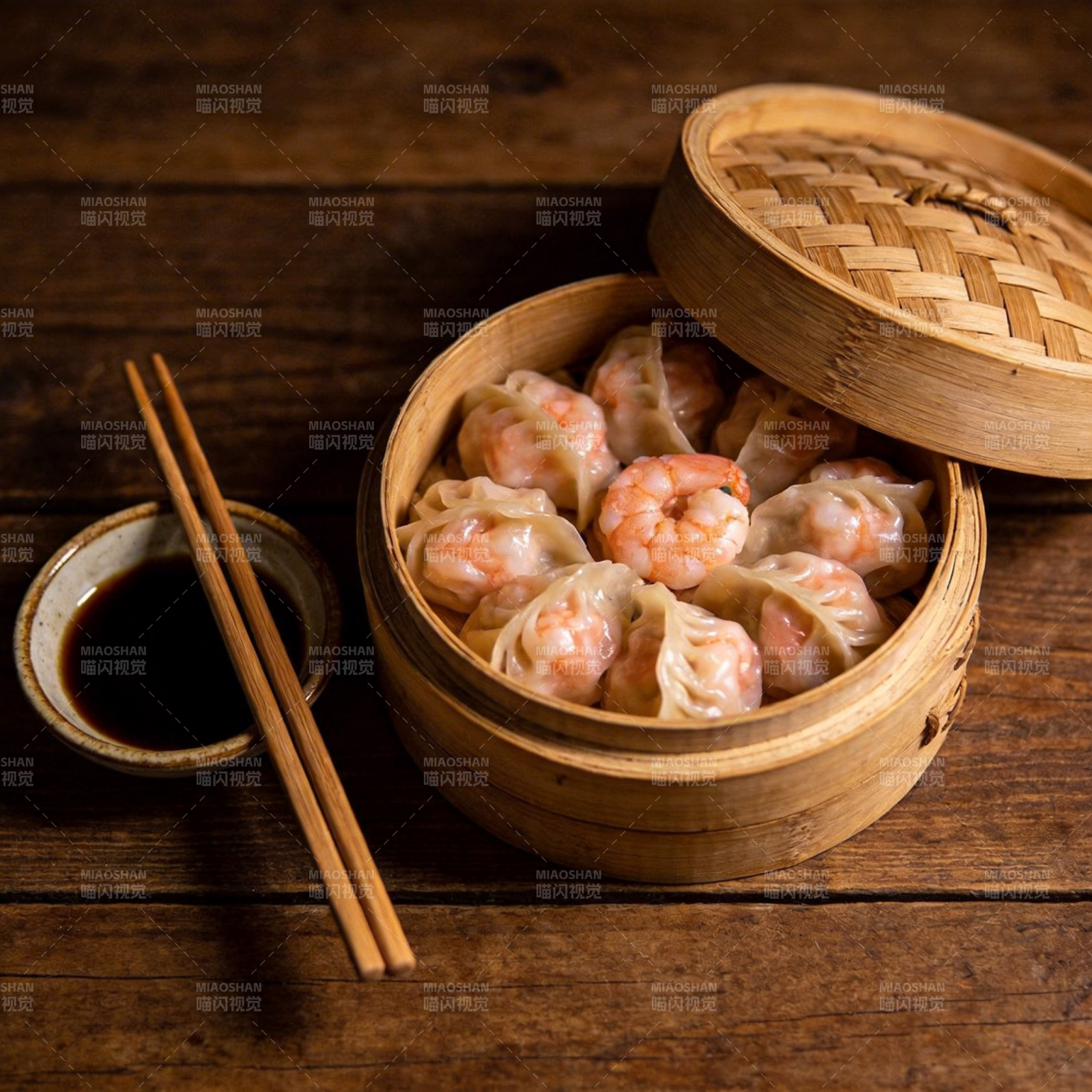 虾仁蒸饺配酱油图片