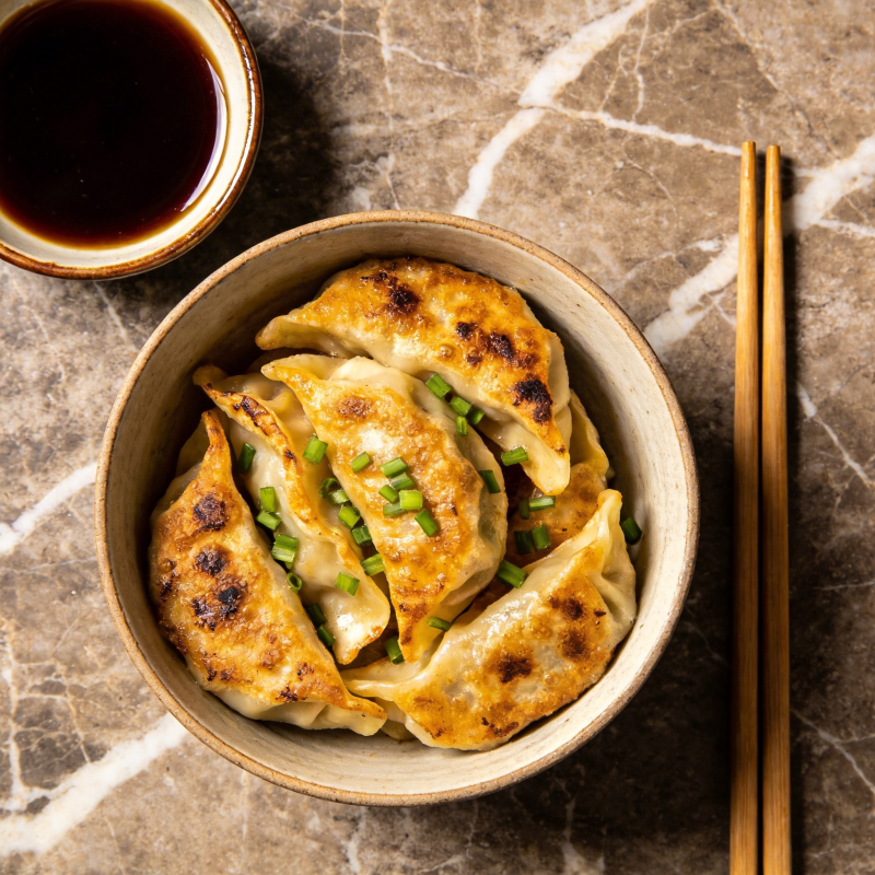 煎饺配蘸酱图片