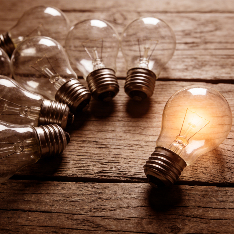 灯泡点亮创意图片