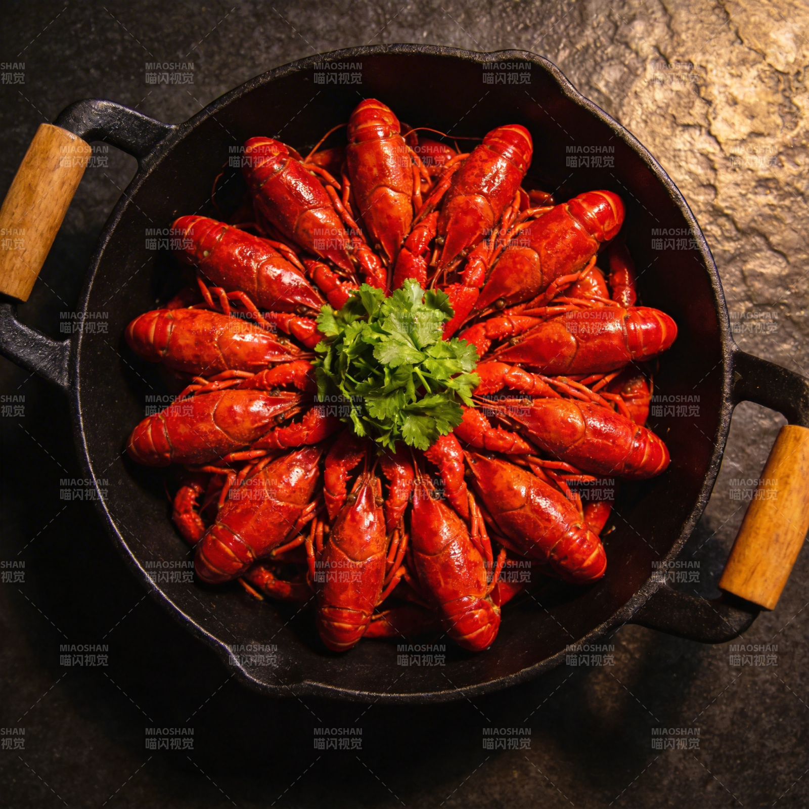 红焖小龙虾盛宴图片
