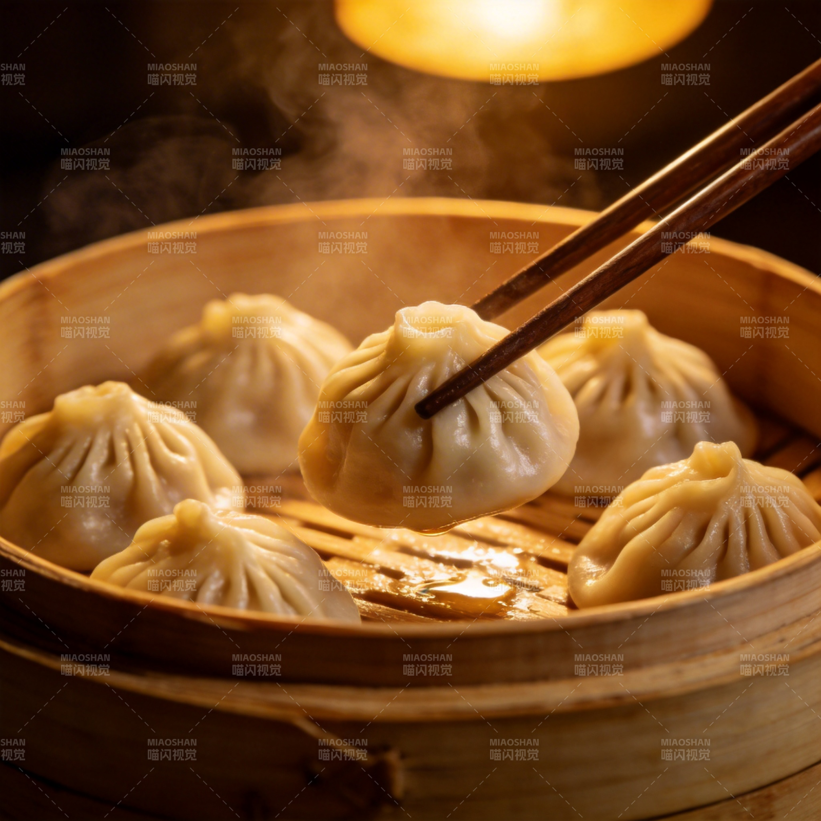 热气腾腾的蒸饺图片