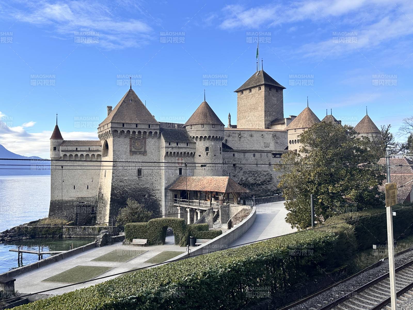 瑞士蒙特勒西庸古堡湖畔古堡风光图片