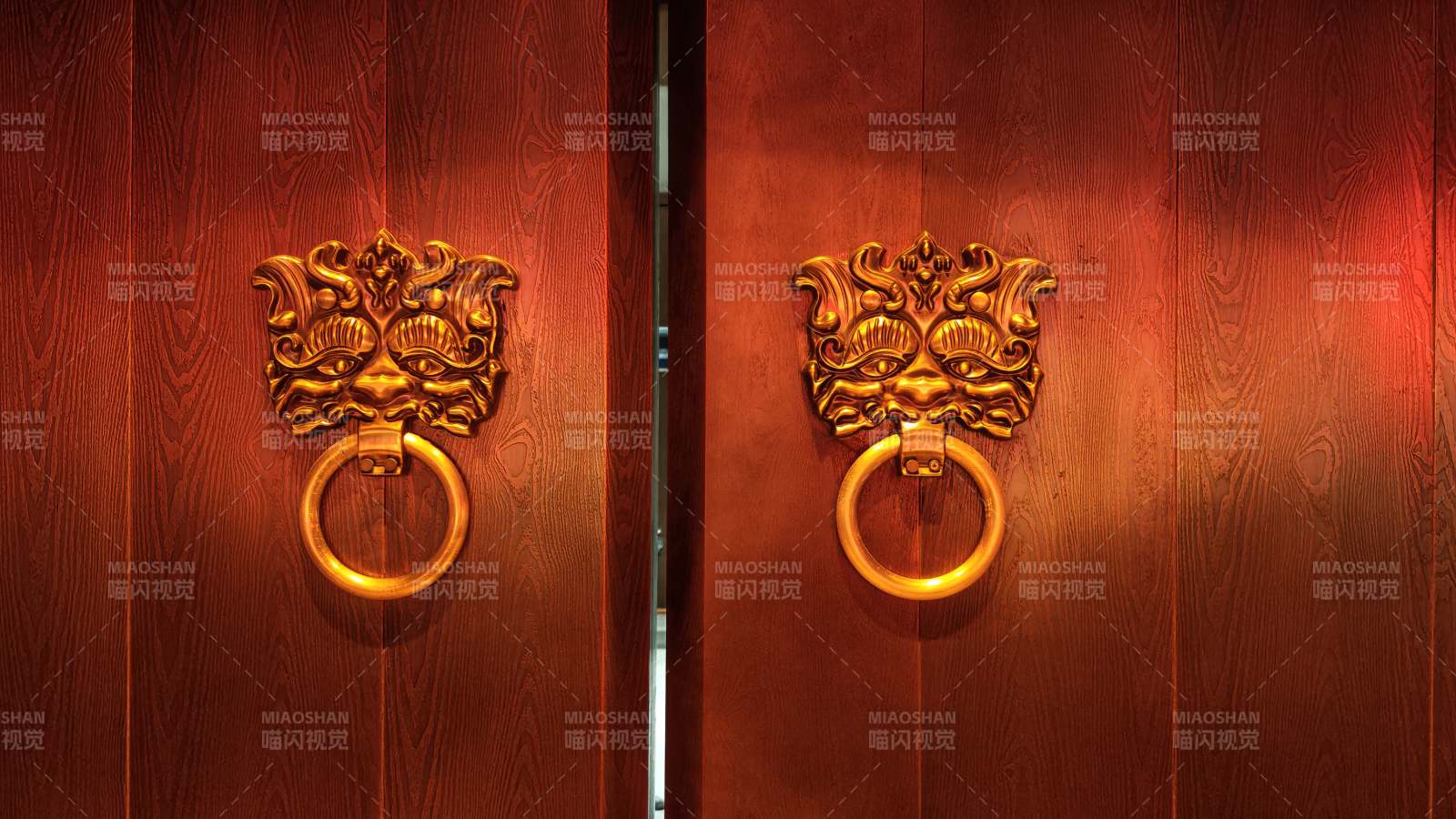 狮头门环古韵悠然图片