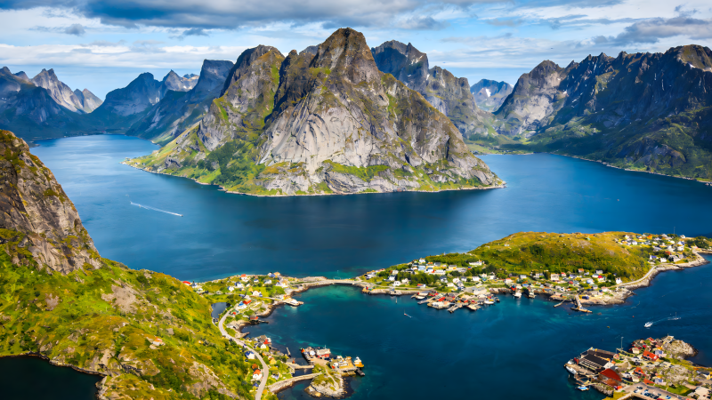 峡湾山景小镇图片