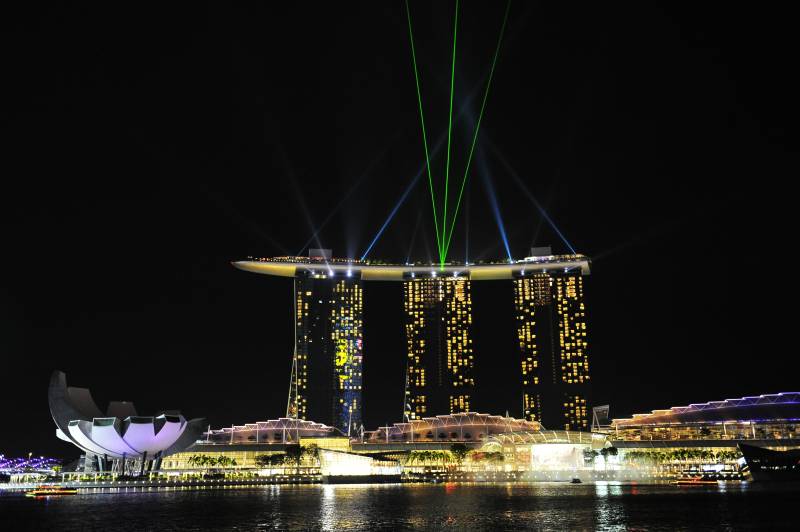 滨海湾夜景璀璨图片