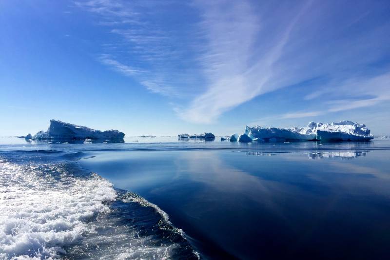 极地冰川静谧景图片