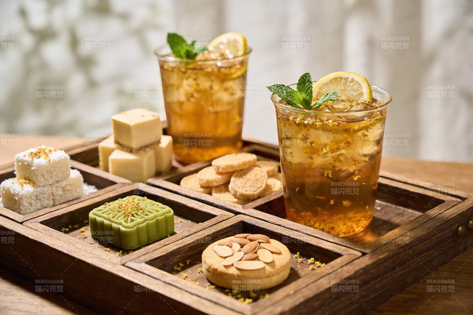 中式茶点与饮品精美摆盘图片