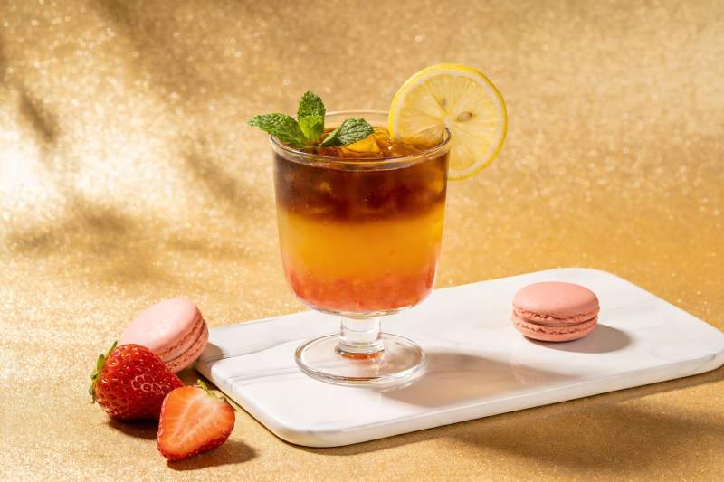 饮品与甜点的精致摆拍图片