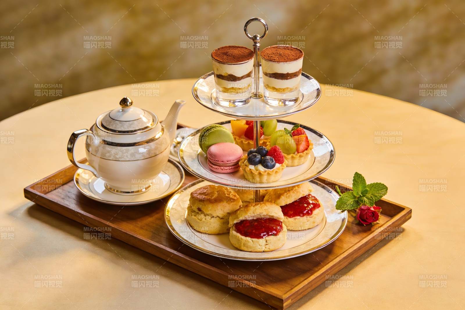 精致下午茶三层点心架图片