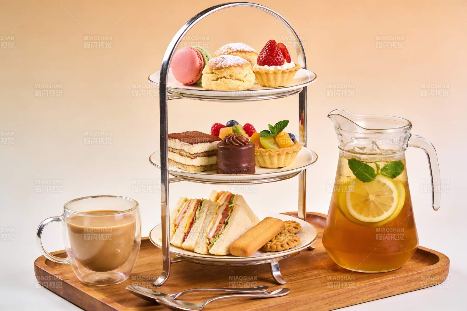 三层点心架配下午茶图片