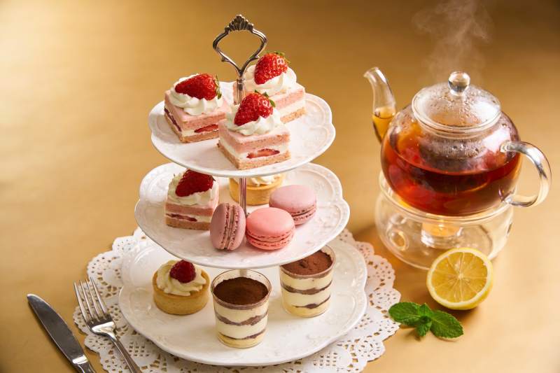 三层甜点架配茶饮图片