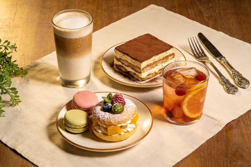 精致甜品与饮品摆盘图片