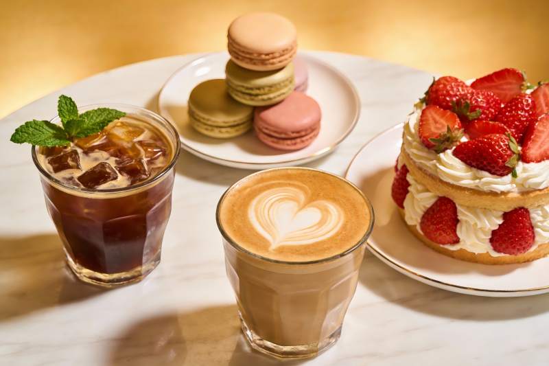 精致甜品与饮品摆盘图片