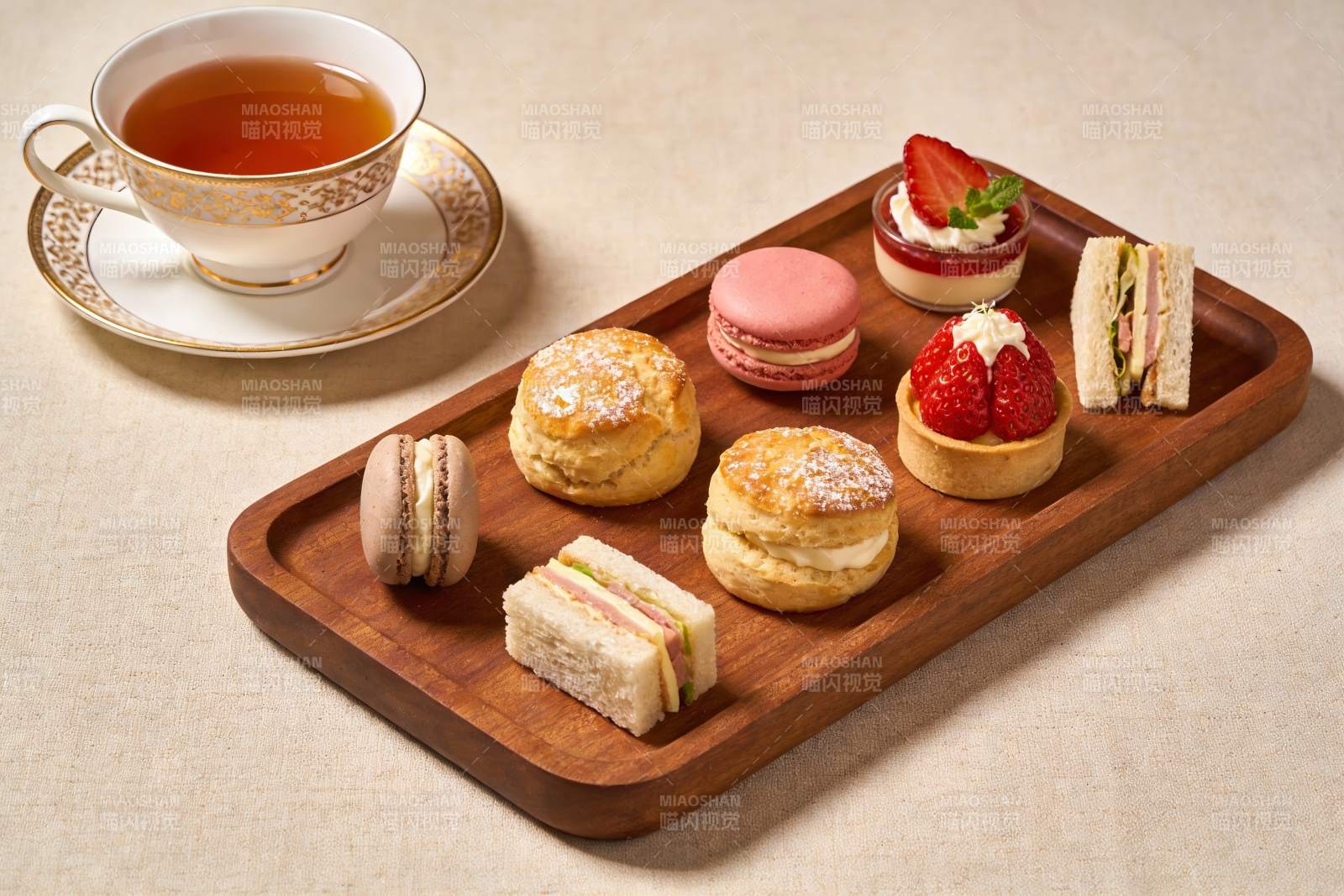 精致下午茶点心与茶杯图片