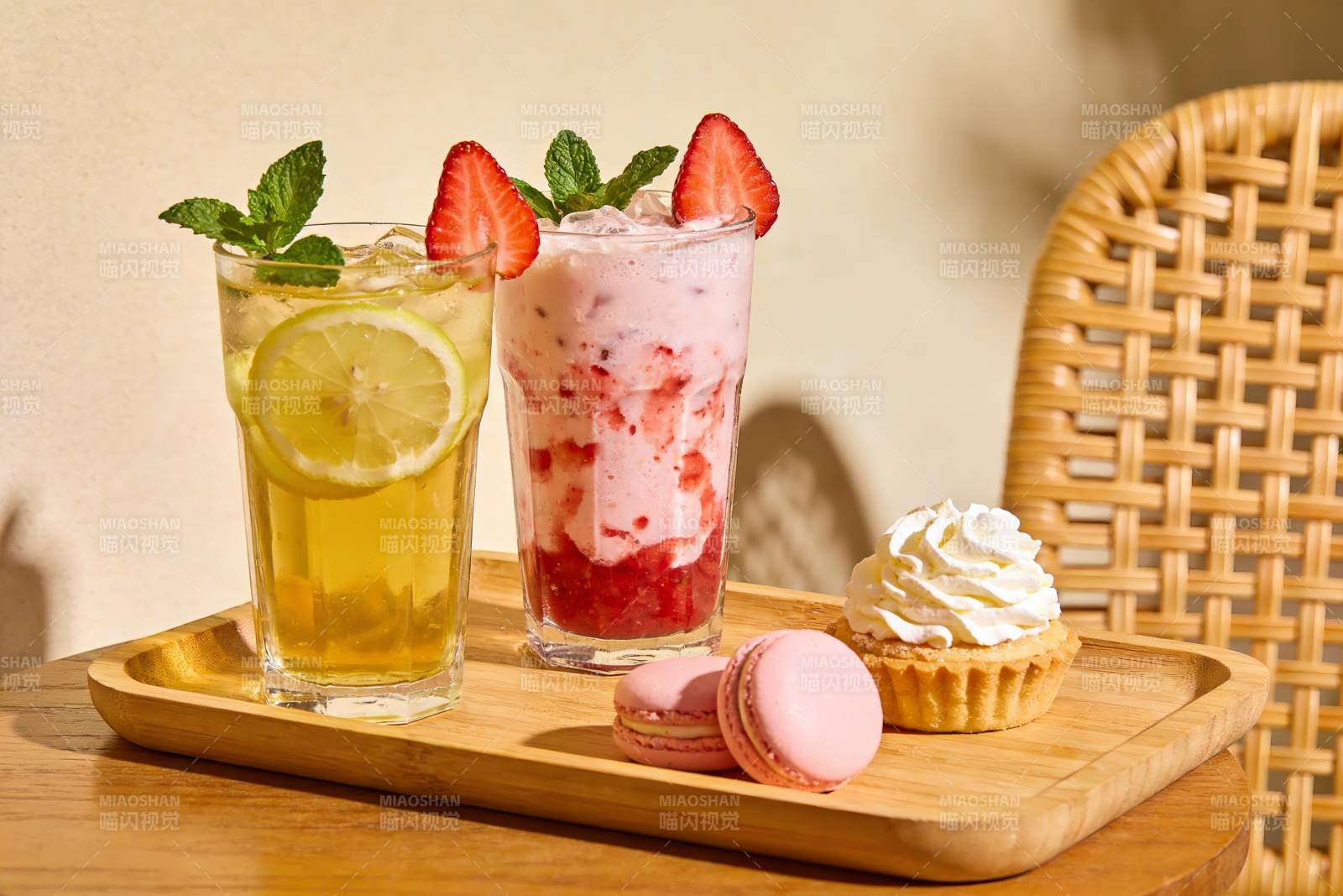 夏日饮品甜点摆盘图片