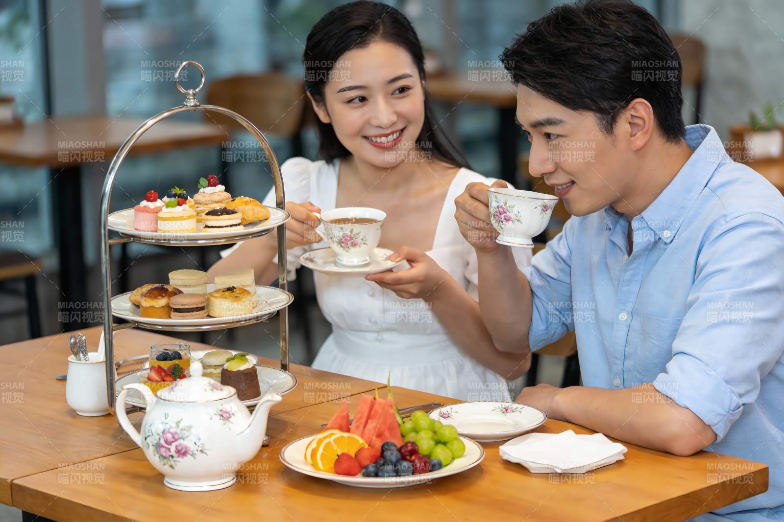 情侣下午茶时光甜蜜温馨图片