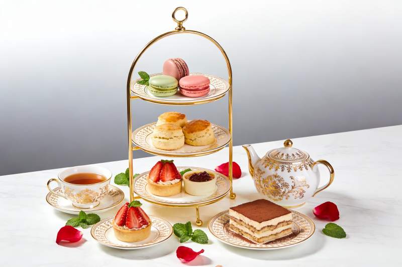 精致下午茶甜点与茶具摆盘图片