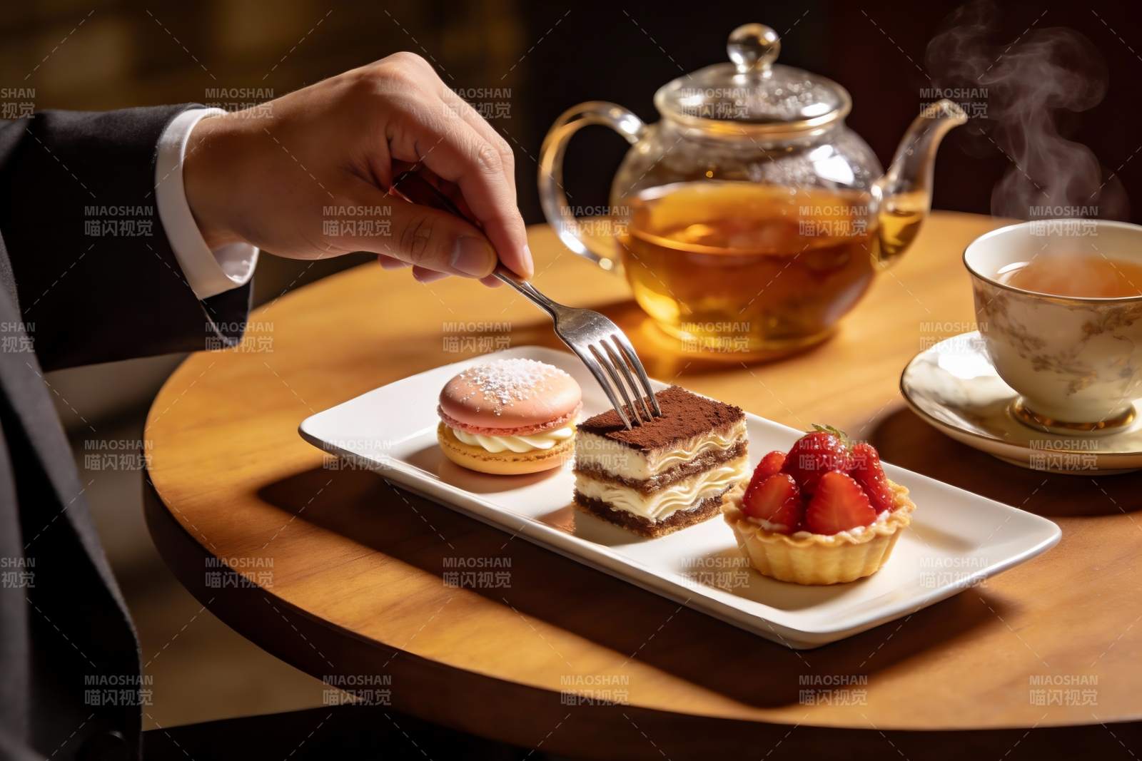 优雅下午茶甜点与红茶图片