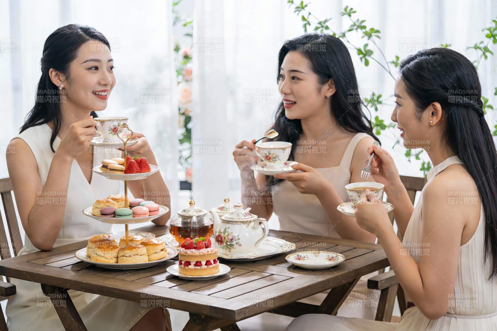 三位女士下午茶聚会图片