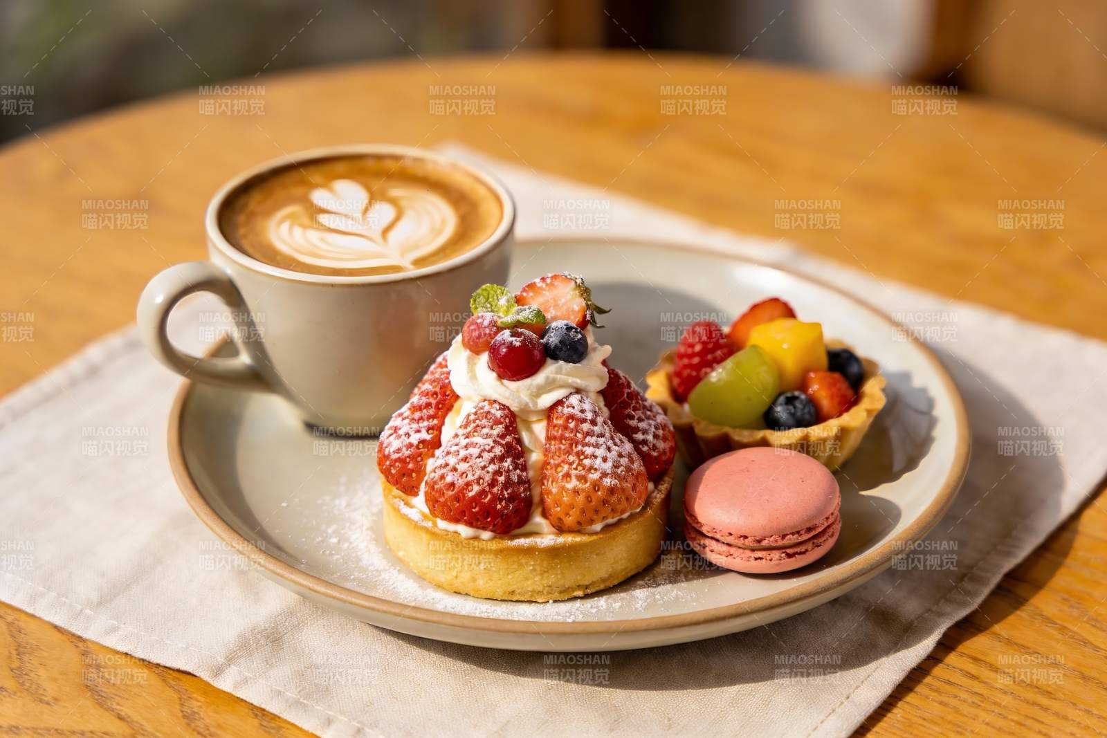 咖啡与甜点精美摆盘图片