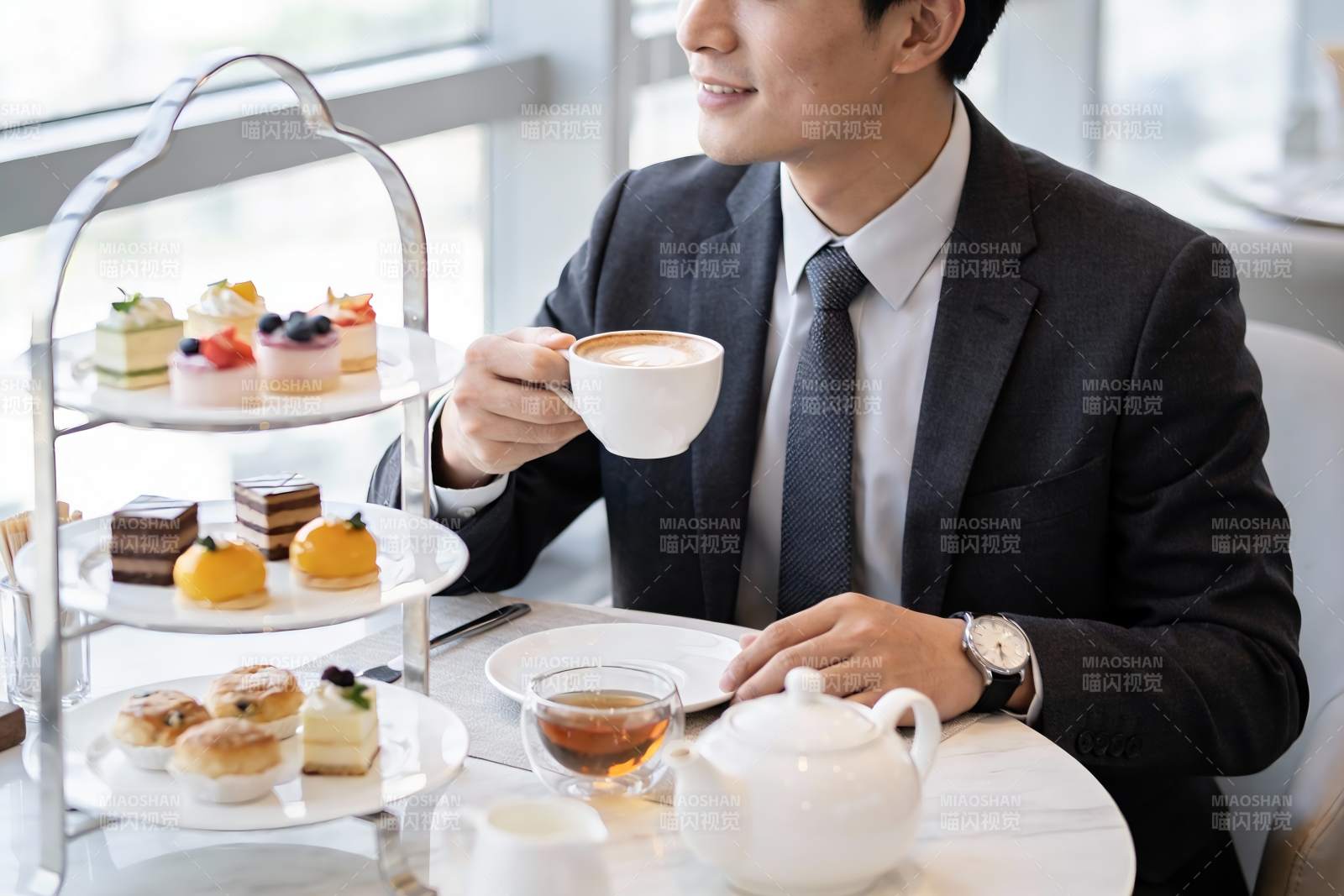 商务人士下午茶时光图片
