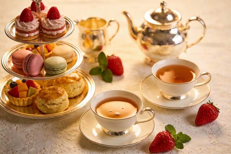 精致下午茶甜点与红茶摆盘图片