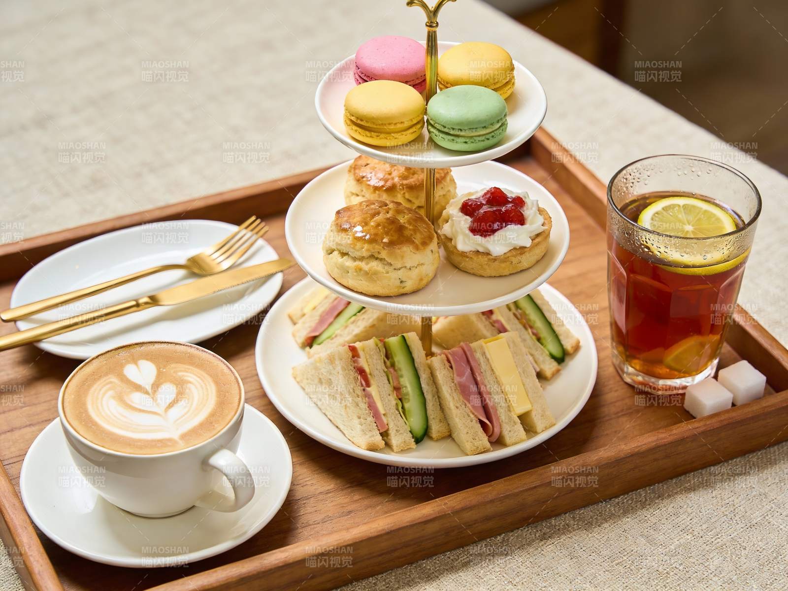 精致下午茶点心与饮品图片