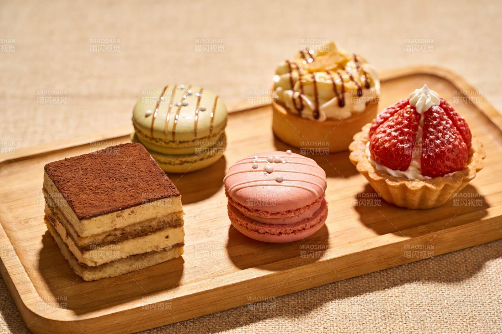 精美甜点摆盘图片