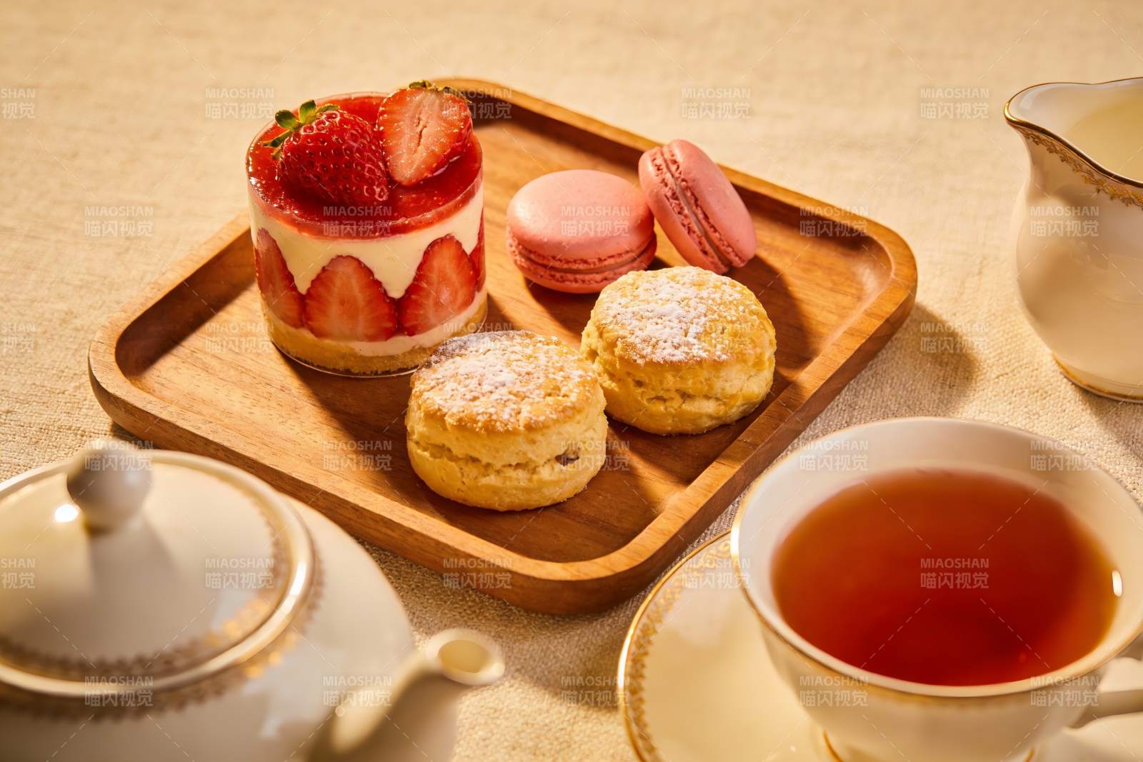 精致下午茶甜点与红茶图片