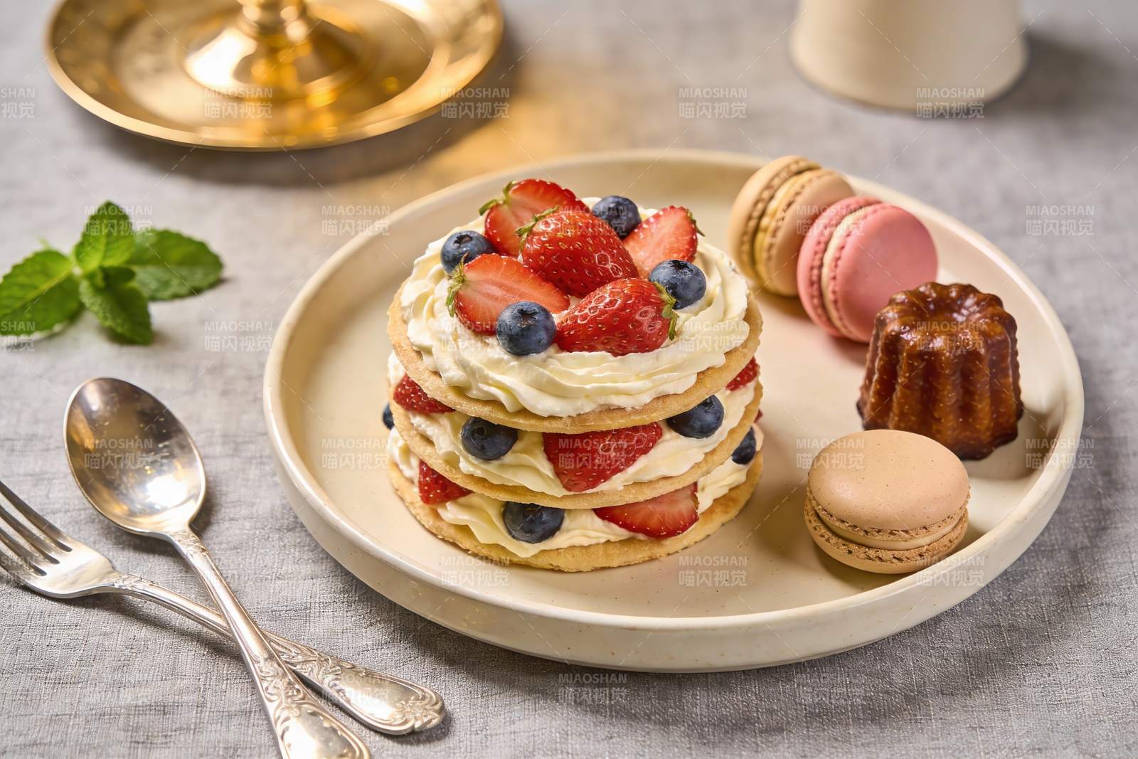 精致甜点摆盘展示图片